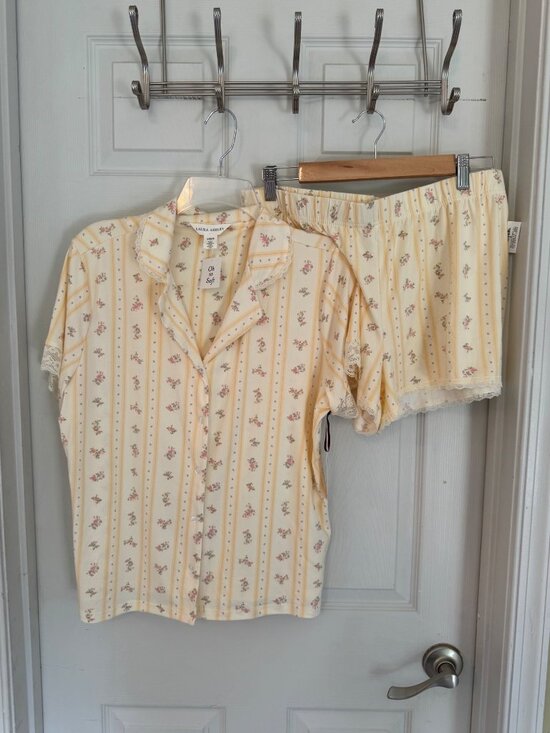 Laura Ashley Other - Laura Ashley Oh So Soft Floral Pajama Set Size Large NWT